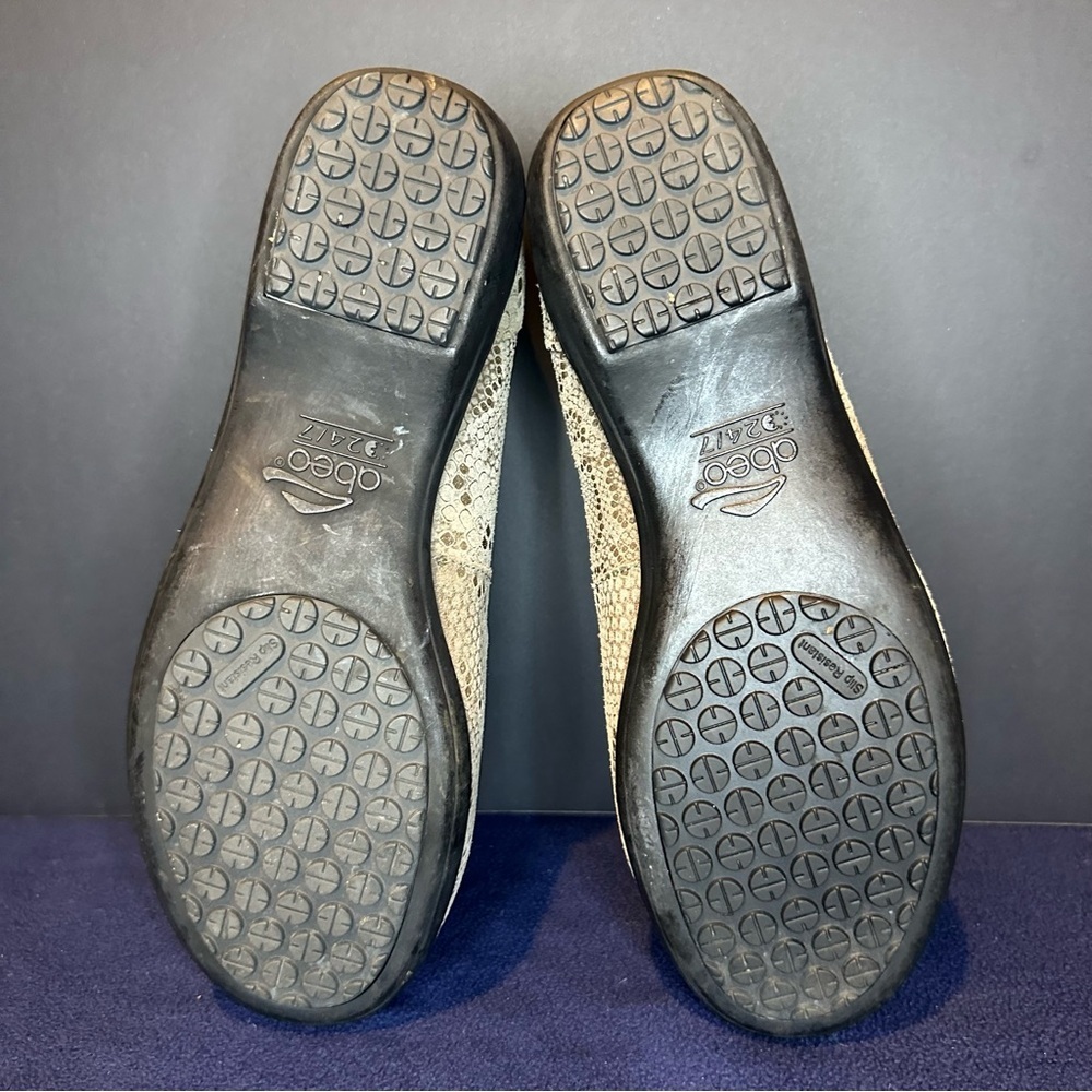 Abeo Women's Snakeskin Pattern Loafers - Picture 5 of 7
